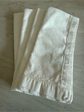 Threshold White Napkins with Subtle Stitch Detail. Set of 4